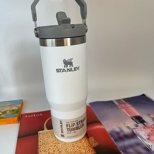 NWT Stanley 30 oz. IceFlow 2.0 Flip Straw Tumbler